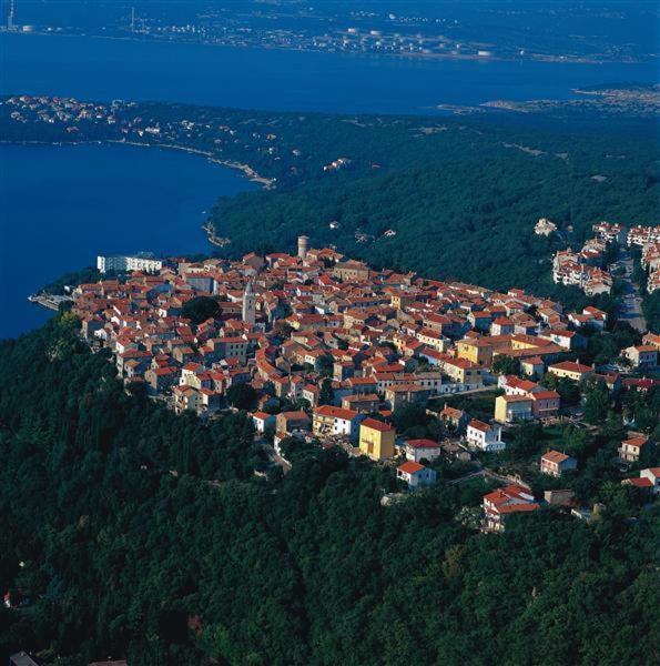 Apartmani Manda Omišalj Buitenkant foto