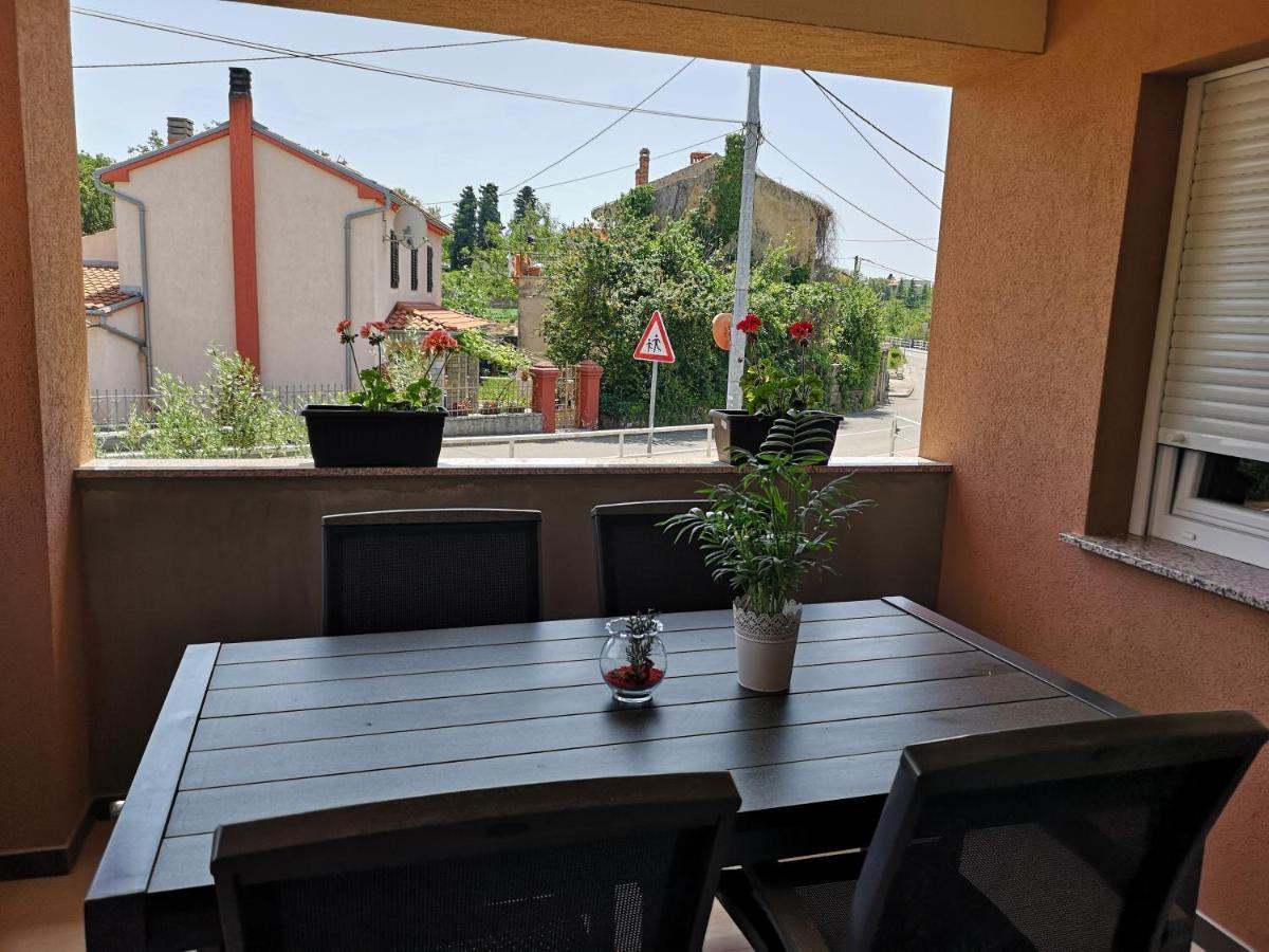 Apartmani Manda Omišalj Buitenkant foto